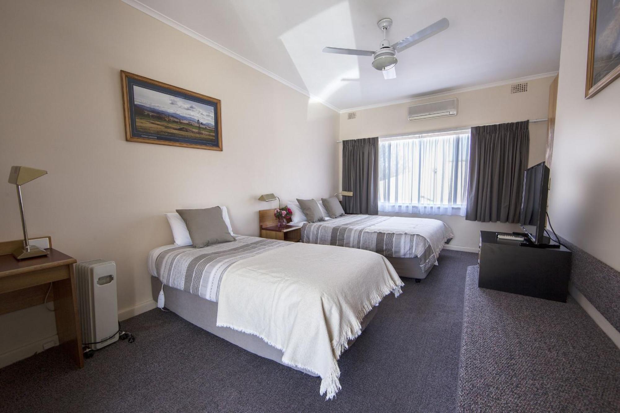 Redhill Cooma Motor Inn Kültér fotó