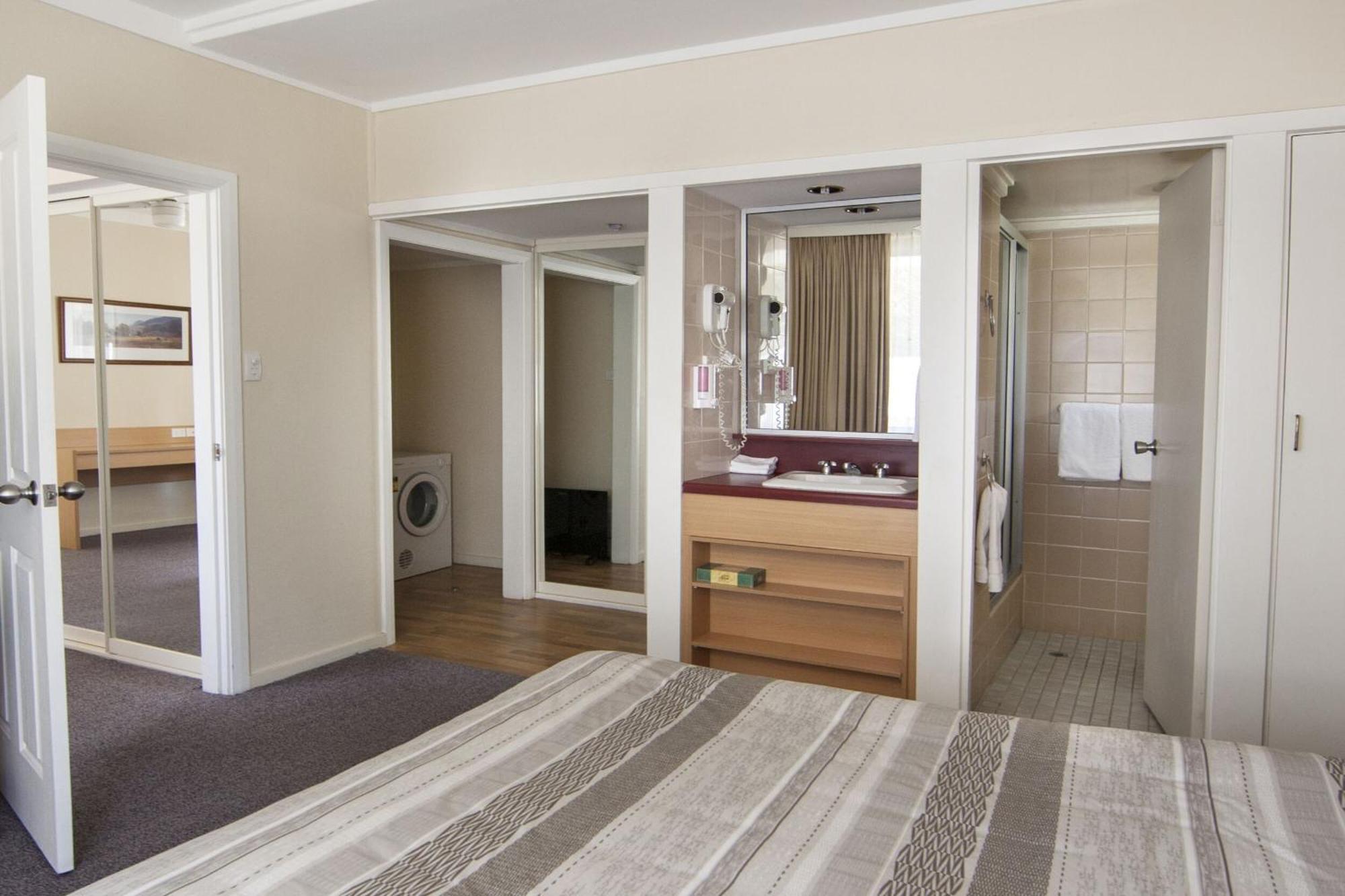 Redhill Cooma Motor Inn Kültér fotó