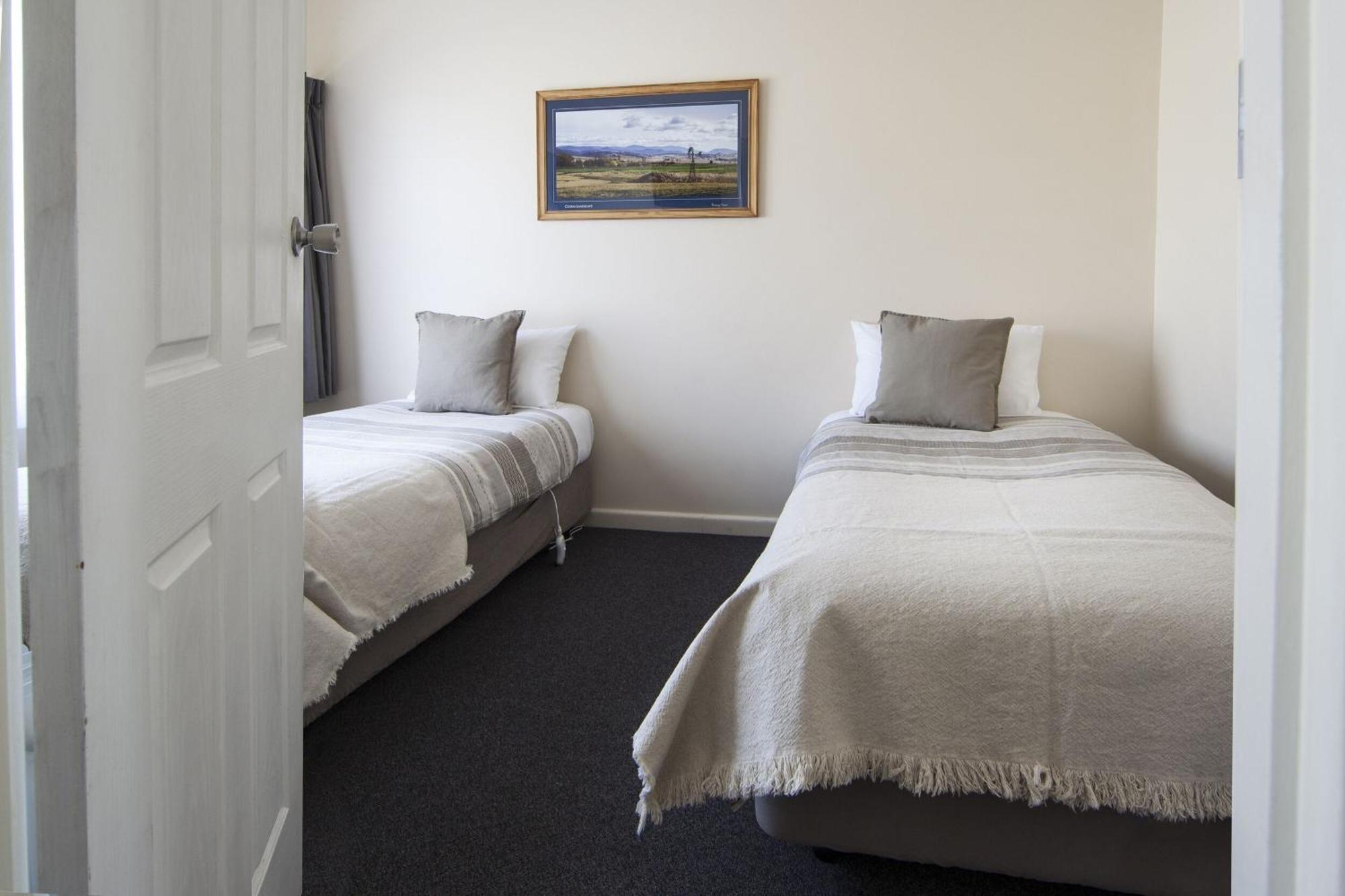 Redhill Cooma Motor Inn Kültér fotó