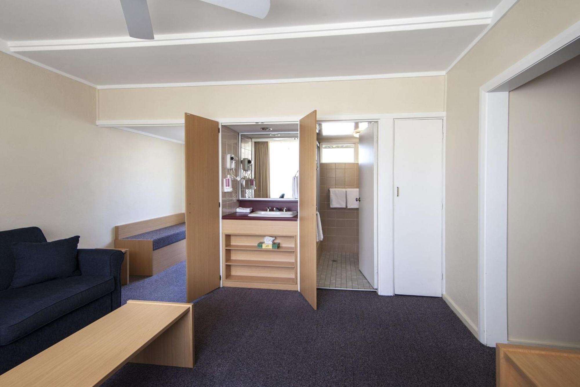 Redhill Cooma Motor Inn Kültér fotó