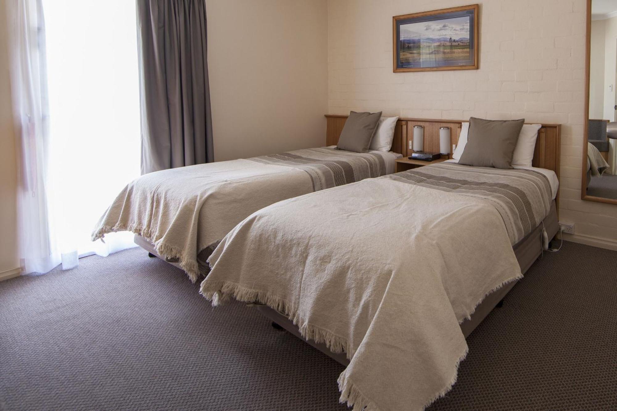 Redhill Cooma Motor Inn Kültér fotó