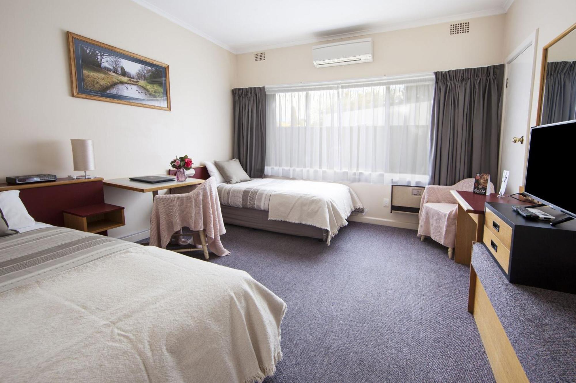 Redhill Cooma Motor Inn Kültér fotó