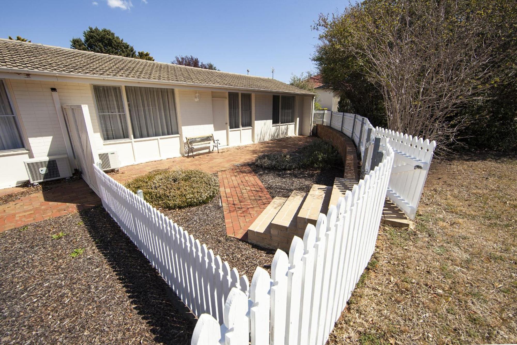 Redhill Cooma Motor Inn Kültér fotó