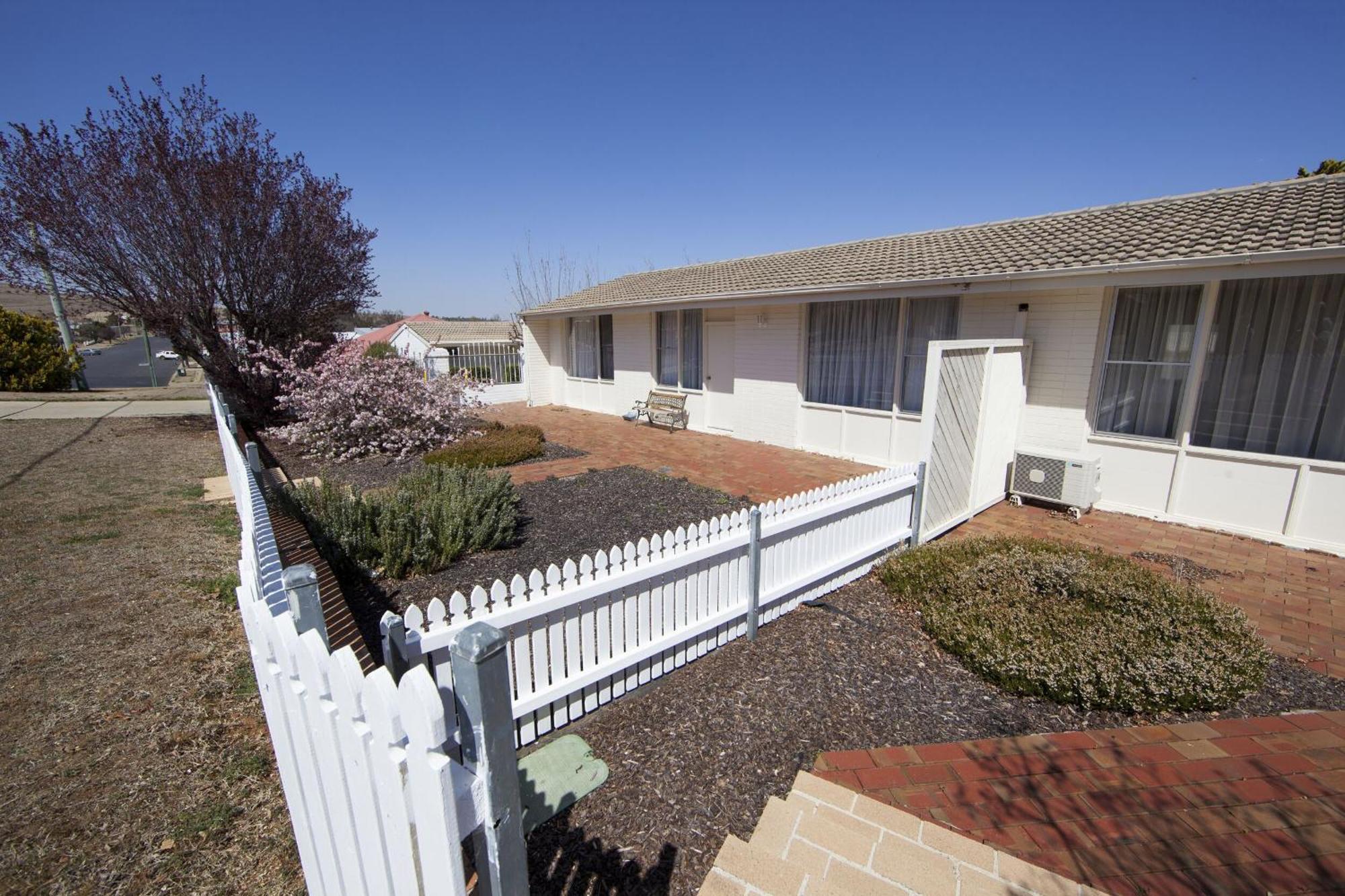 Redhill Cooma Motor Inn Kültér fotó