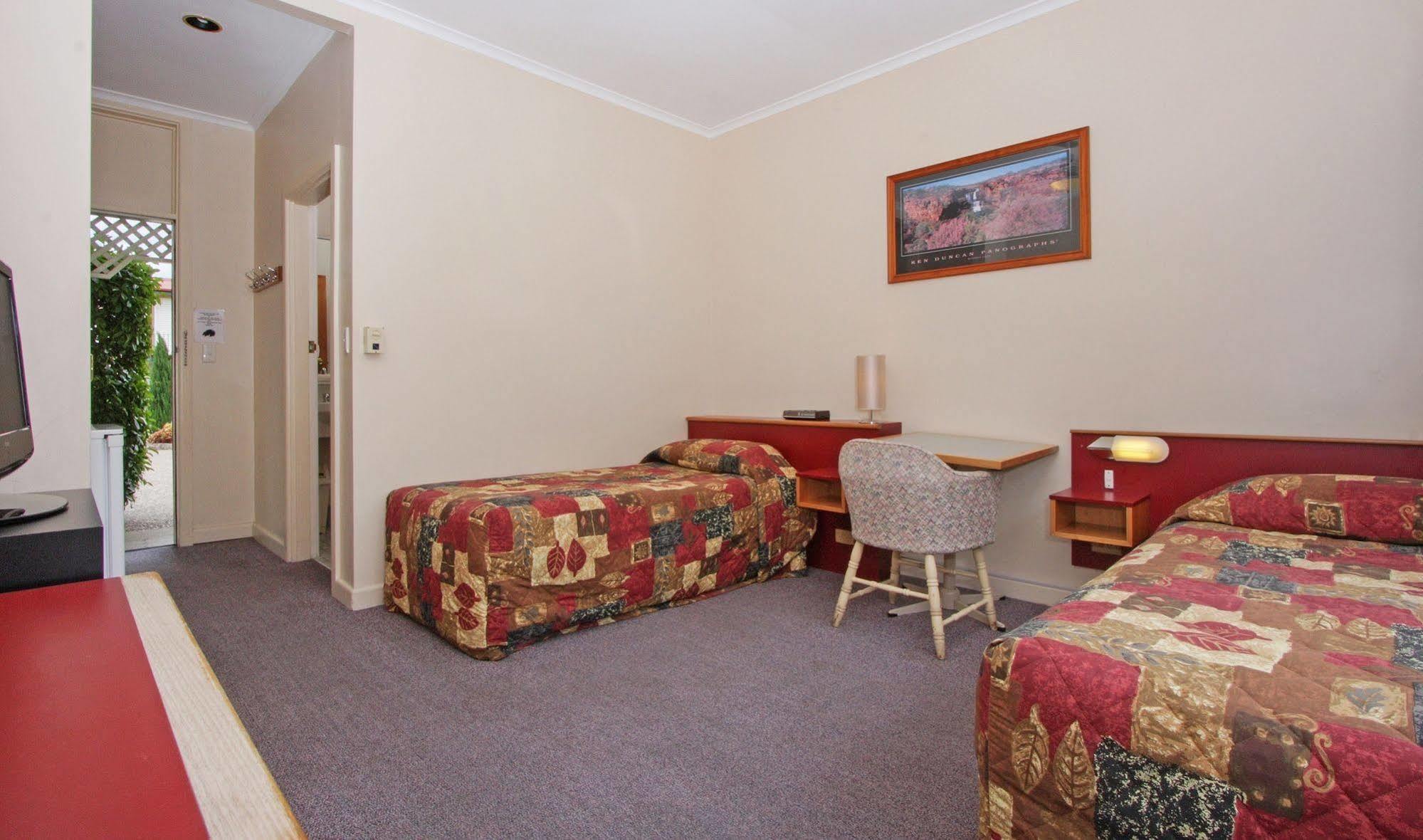Redhill Cooma Motor Inn Kültér fotó