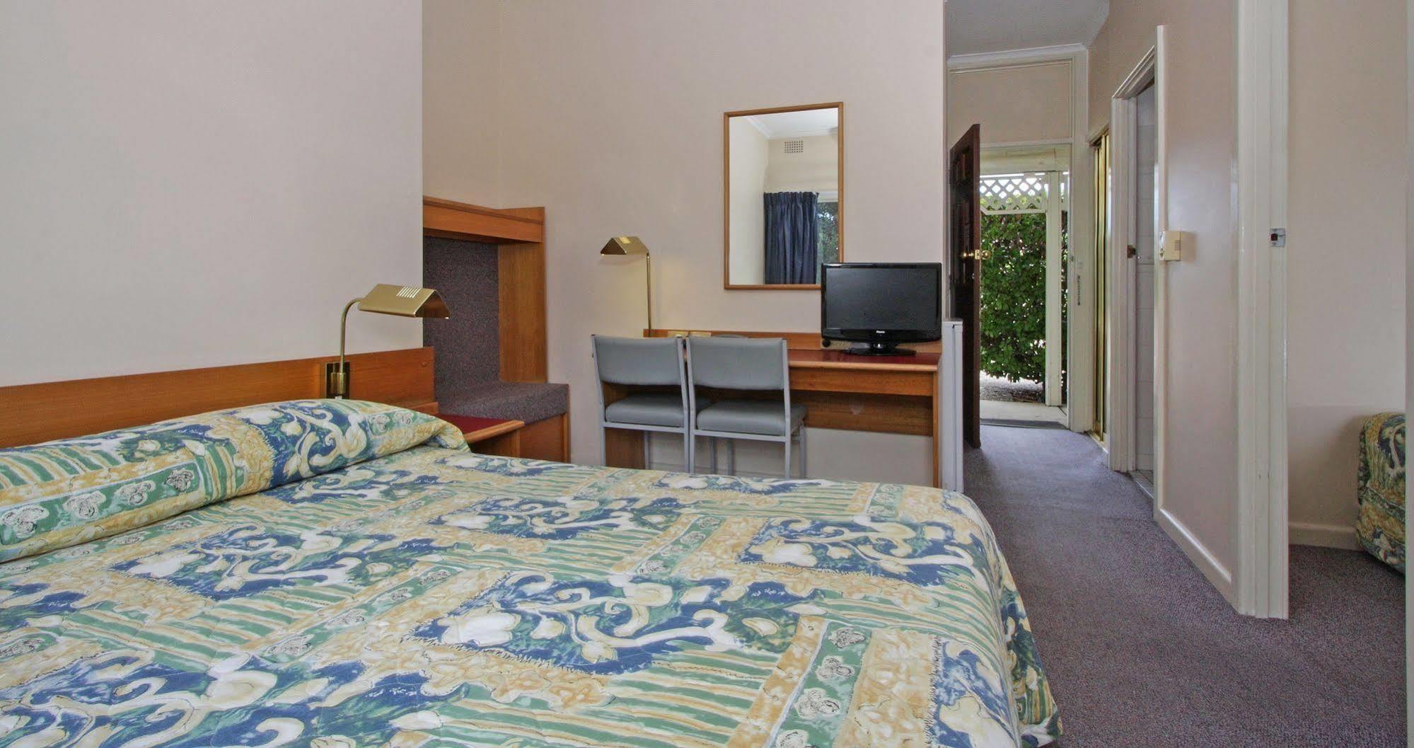 Redhill Cooma Motor Inn Kültér fotó