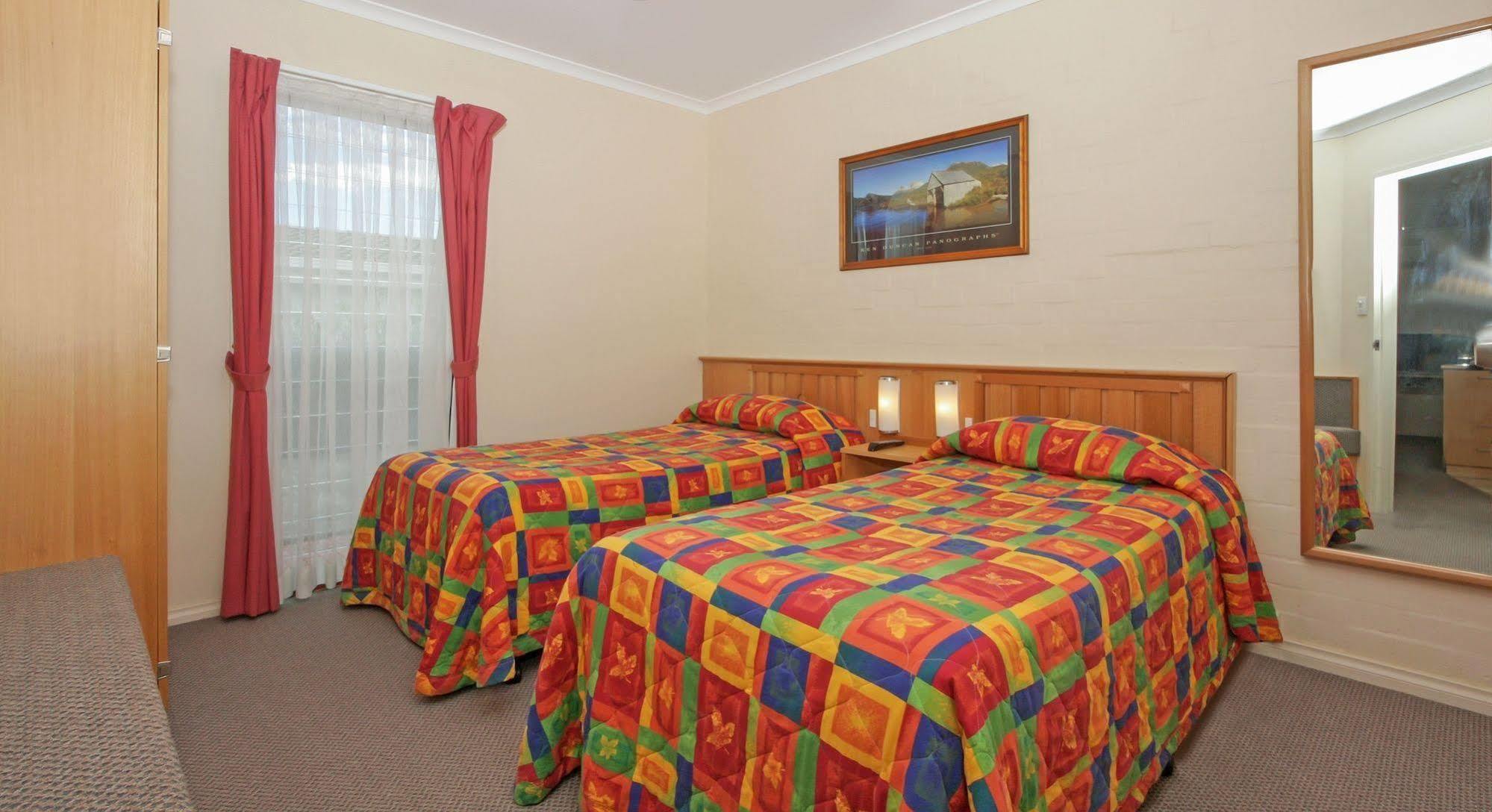 Redhill Cooma Motor Inn Kültér fotó