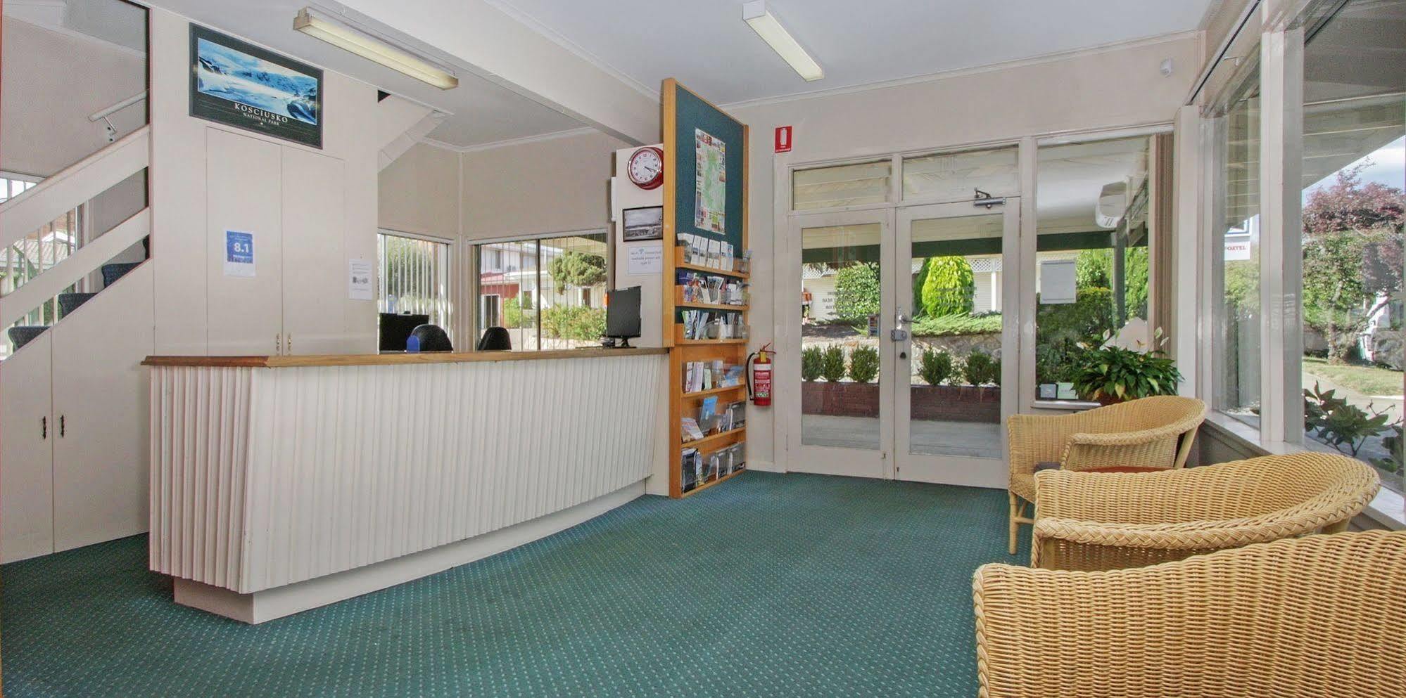 Redhill Cooma Motor Inn Kültér fotó