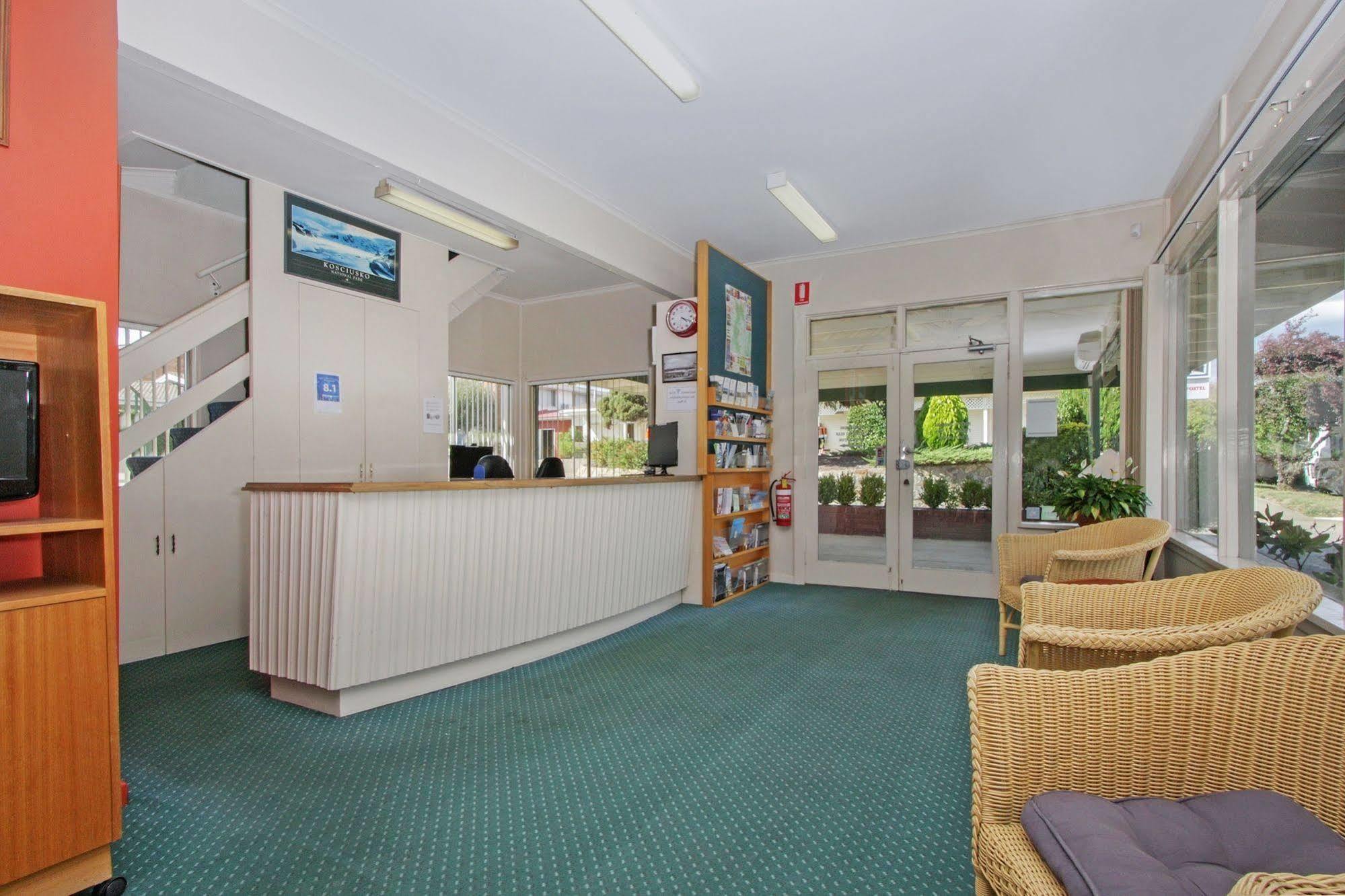 Redhill Cooma Motor Inn Kültér fotó